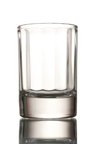 Una copa de vino vacía aislada en blanco — Foto de Stock