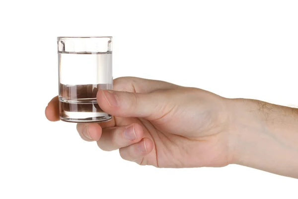 Mano de hombre sosteniendo un vaso con vodka aislado en blanco —  Fotos de Stock