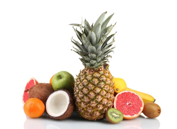 Tropiska frukter isolerade på vitt — Stockfoto