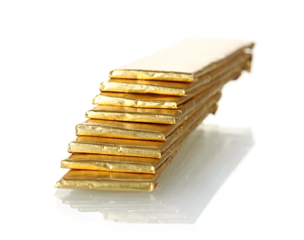 Žvýkačky (balíček) zabalený ve zlaté fólii, izolované na bílém — Stock fotografie