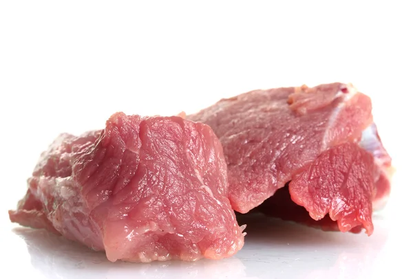 Trozos de carne cruda aislados en blanco — Foto de Stock