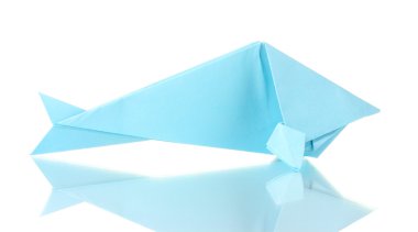 Origami balık mavi kağıt üzerinde beyaz izole