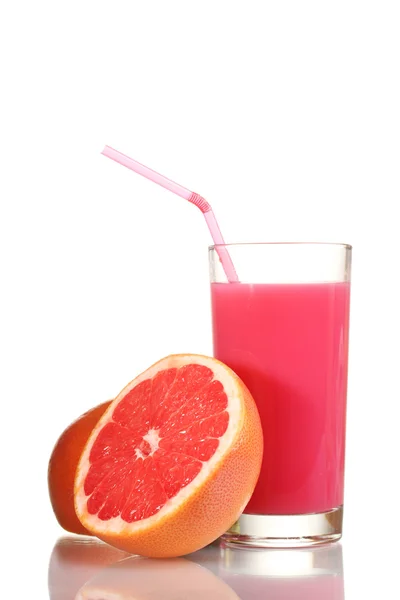 Grapefruktjuice och färsk grapefrukt isolerad på vit — Stockfoto