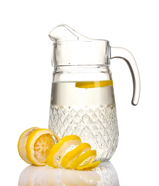 Krug Limonade und Zitrone isoliert auf weiß — Stockfoto