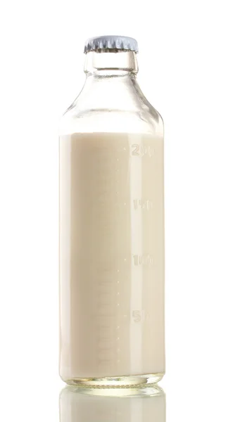 Garrafa de leite isolada sobre branco — Fotografia de Stock