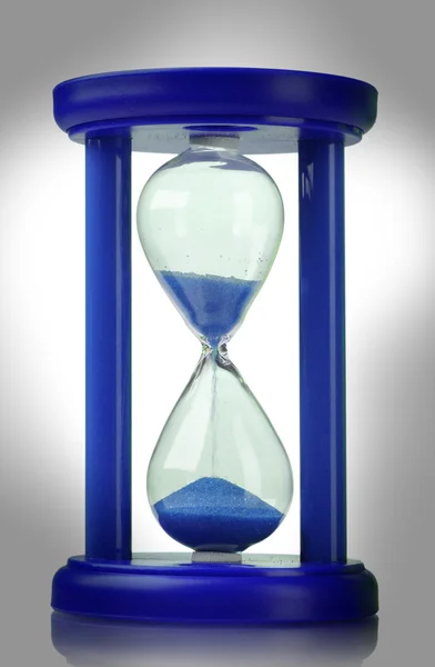 Reloj de arena azul aislado en blanco — Foto de Stock