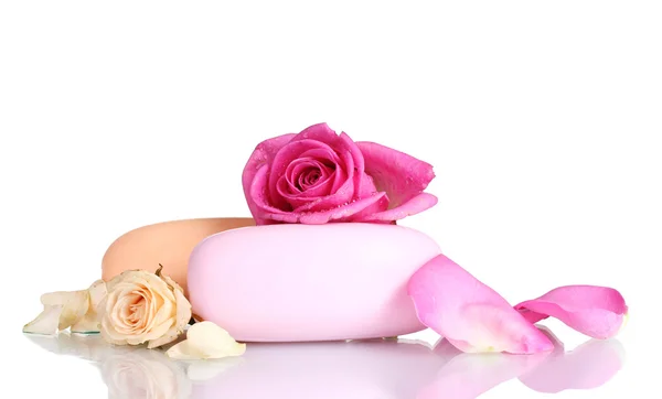 Zwei Seifen mit Rosen auf weißem Hintergrund — Stockfoto
