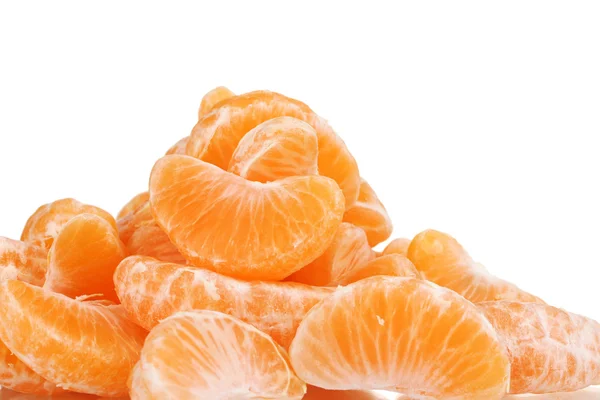 Zralé oranžová mandarinka hřebíček izolovaných na bílém — Stock fotografie