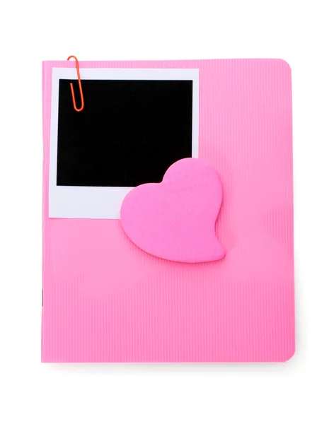 Fotografický papír a růžový notebook izolovaných na bílém — Stock fotografie
