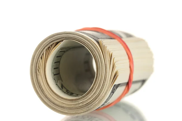 Um monte de notas de cem dólares amarrado elástico isolado em branco — Fotografia de Stock
