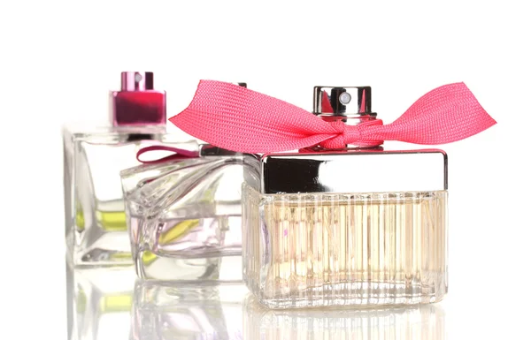 Üç parfüm şişesi üzerinde beyaz izole — Stok fotoğraf