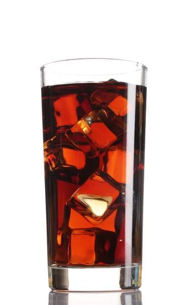 Glas cola med is isolerad på vit — Stockfoto
