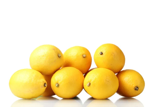 Citrons mûrs isolés sur blanc — Photo