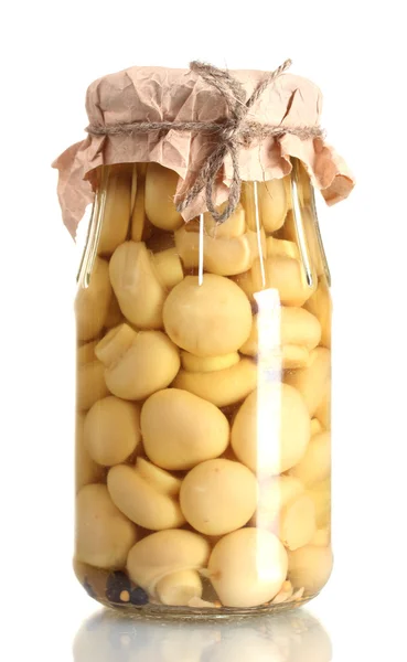 孤立在白色的玻璃罐里的美味腌制的蘑菇 — 图库照片