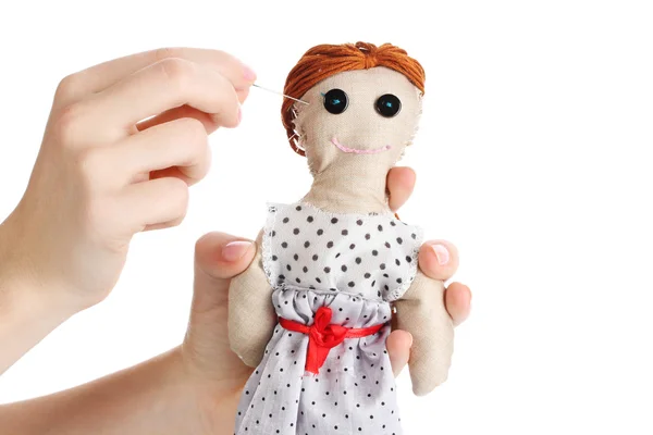 Muñeca vudú en manos de mujeres aisladas en blanco — Foto de Stock