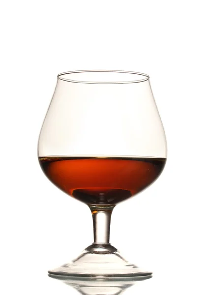 Vetro di cognac isolato su bianco — Foto Stock