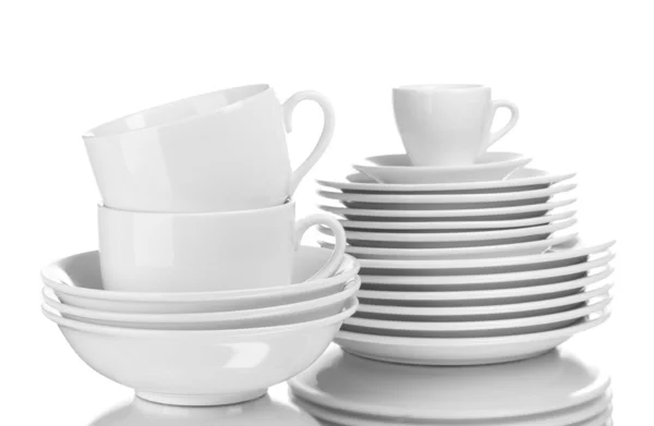 Piatti e tazze puliti isolati su bianco — Foto Stock