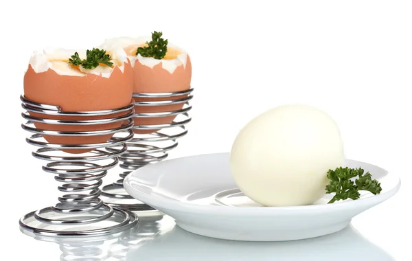 Leckere gekochte Eier und Petersilie isoliert auf weiß — Stockfoto