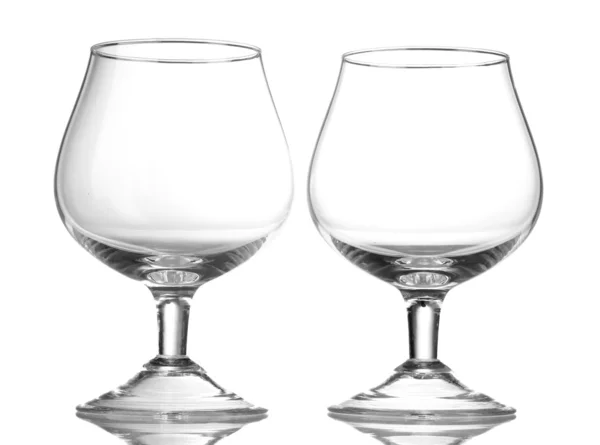 Deux verres vides isolés sur blanc — Photo