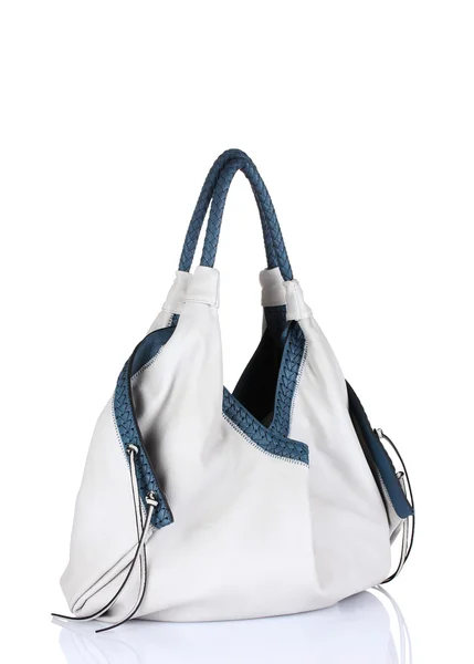 Женская сумка изолирована на белом — стоковое фото