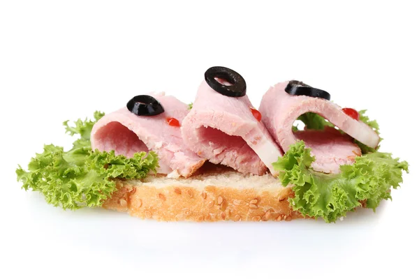 Savoureux sandwich aux tomates et olives isolé sur blanc — Photo