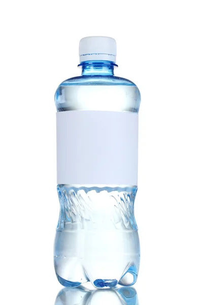 흰색 절연 물에의 한 플라스틱 병 — 스톡 사진