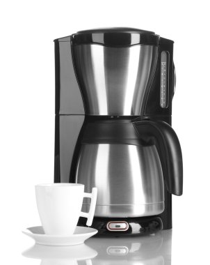 kahve makinesi ve üzerinde beyaz izole Kupası