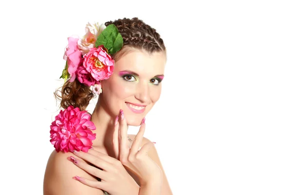 Mooi meisje met bloemen in haar haar geïsoleerd op wit — Stockfoto