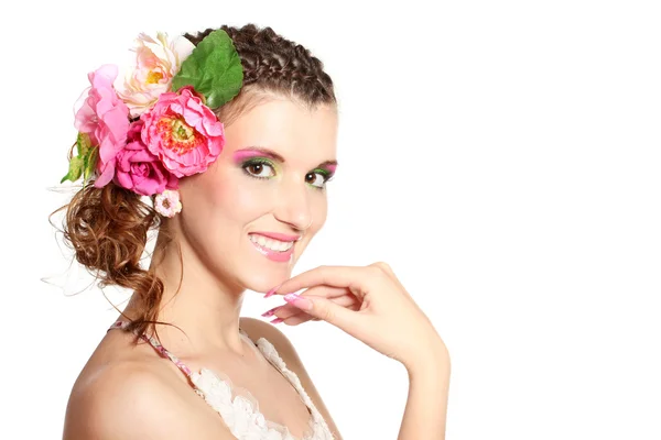 Schöne Mädchen mit Blumen im Haar isoliert auf weiß — Stockfoto