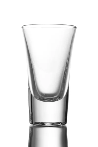 Beyaz izole bir boş bardağı — Stok fotoğraf
