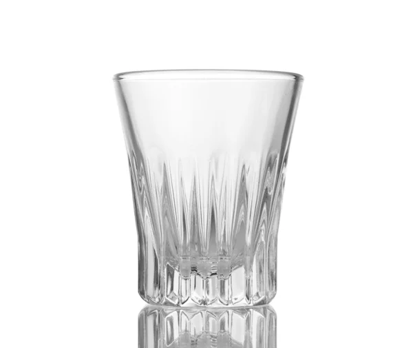 Um copo de vinho vazio isolado em branco — Fotografia de Stock