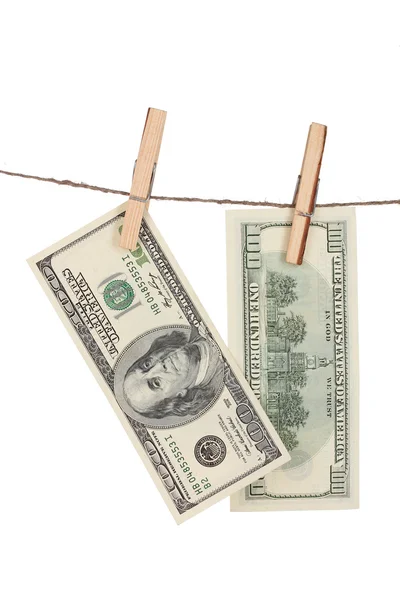 Dwóch stu dolarowe wisi na liny z drewnianymi clothespin jest — Zdjęcie stockowe