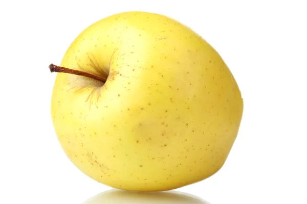 Manzana amarilla madura aislada en blanco —  Fotos de Stock