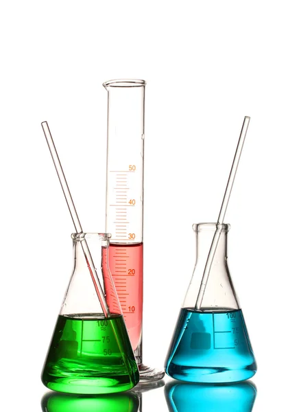 Tres frascos con líquido de color y con reflexión aislada sobre blanco — Foto de Stock