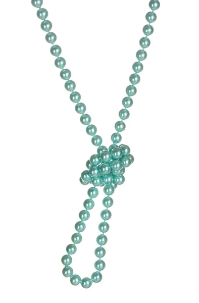 Bella collana di perle blu isolata su bianco — Foto Stock