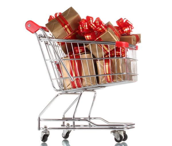 Hermosos regalos de oro con cinta roja en el carrito de la compra aislado en blanco —  Fotos de Stock
