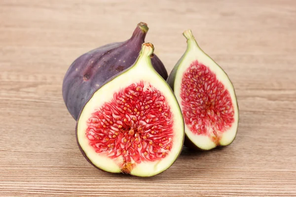 Ripe figs on wooden background — Stock Photo, Image