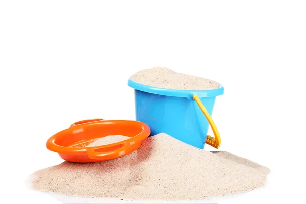 Stranden barnleksaker och sand isolerad på vit — Stockfoto