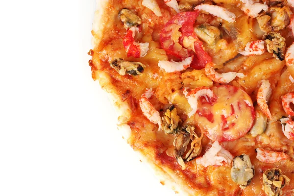 Heerlijke pizza met zeevruchten geïsoleerd op wit — Stockfoto