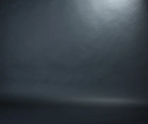 Spotlight-studio interieur, zwarte achtergrond — Stockfoto