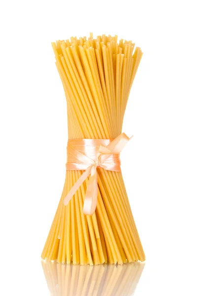 Şerit üzerinde beyaz izole spagetti avuç — Stok fotoğraf