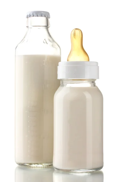 Bottiglie di latte isolate su bianco — Foto Stock