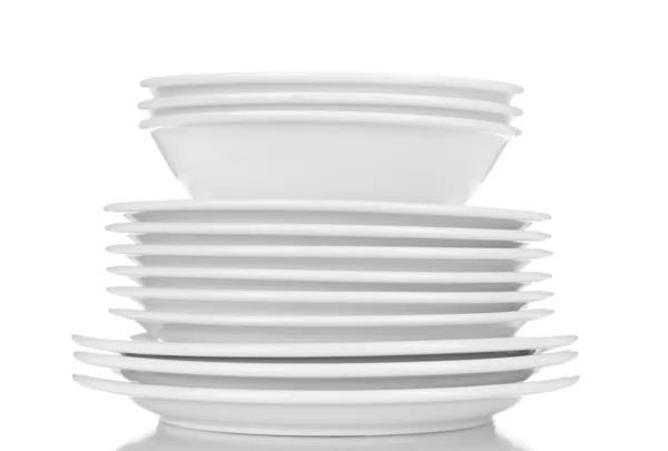 Порожні миски і тарілки ізольовані на білому — стокове фото