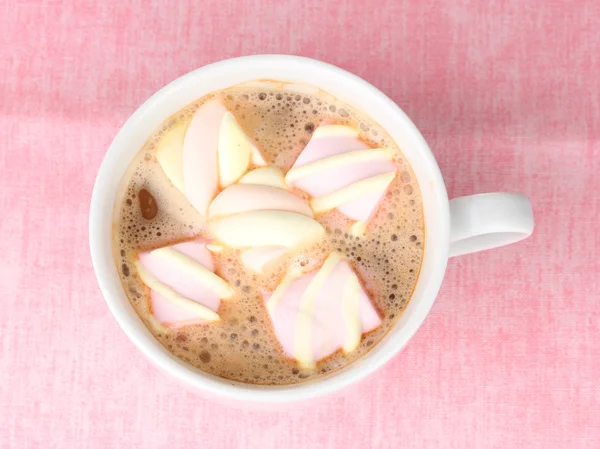 Cup of cappucino with marshmallows on pink background — Stock Photo, Image