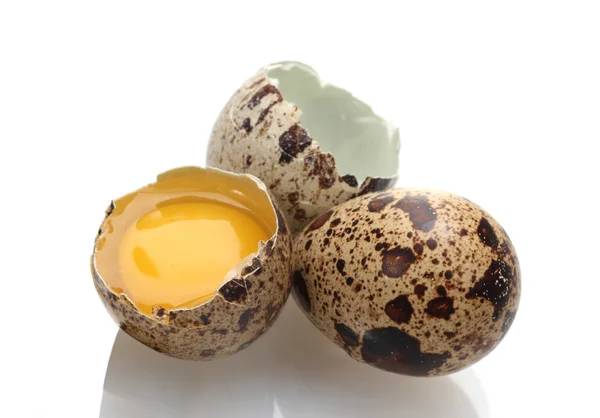 Vaktel ägg isilated på vit — Stockfoto