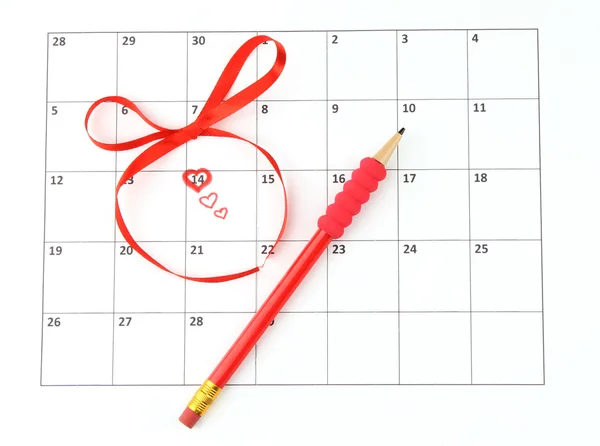 Pagina del calendario con cuori, matita e nastro a San Valentino — Foto Stock