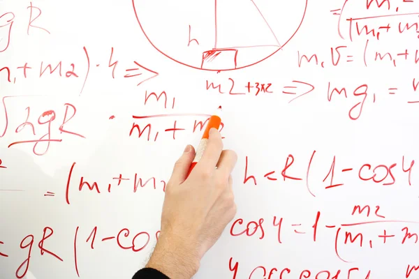 Schreiben auf dem Whiteboard Formeln, Nahaufnahme — Stockfoto