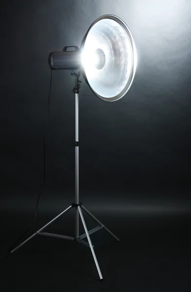 Studio flash with beauty dish on grey background — Stock Photo, Image