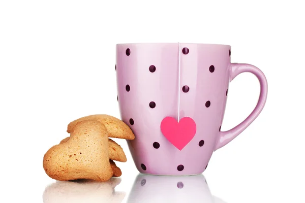 Tazza rosa con bustina di tè e biscotti a forma di cuore isolati su bianco — Foto Stock