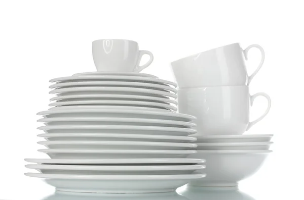 Puste miski, talerze i kubki na białym tle — Zdjęcie stockowe